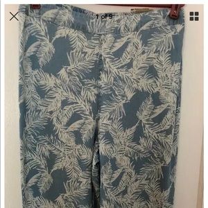 Chico’s 0.5 Palm Leaf print pants Small